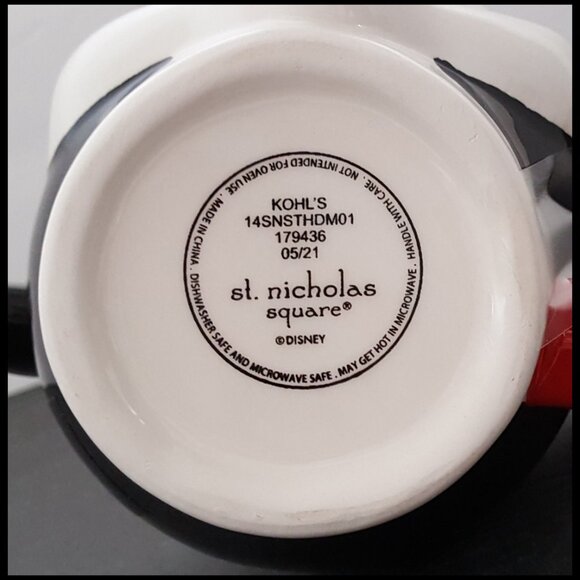 NEW RARE St. Nicholas Square Disney Christmas Mickey Mouse Lidded Mug - Picture 9 of 9